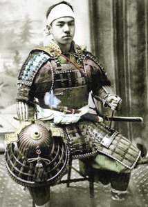 Samurai del vecchio Giappone armato di armatura completa, c.1880 (foto all